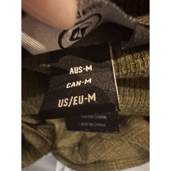 Volcom hooded waffle knit Henley size medium - Picture 4 of 6